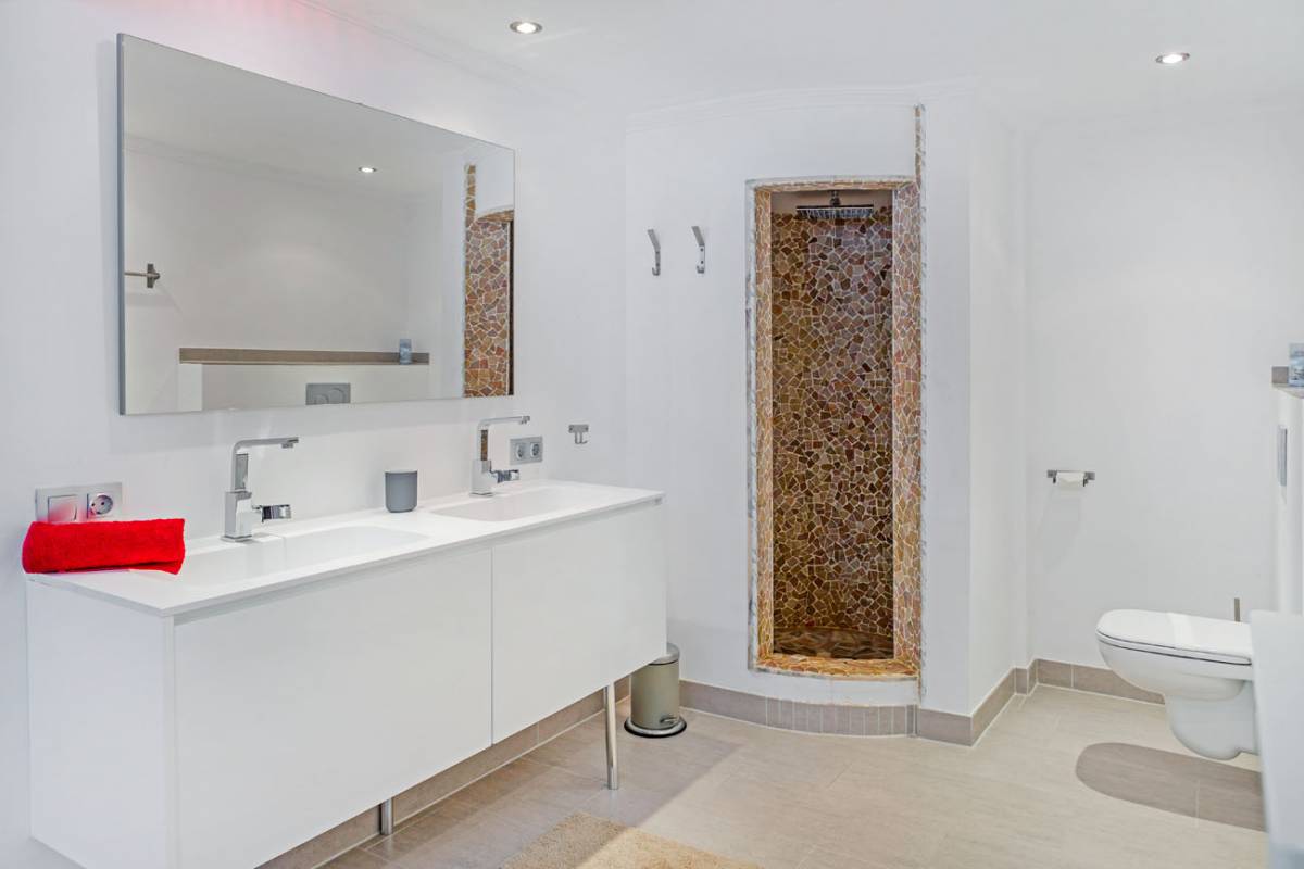 8 master bathroom Andratx
