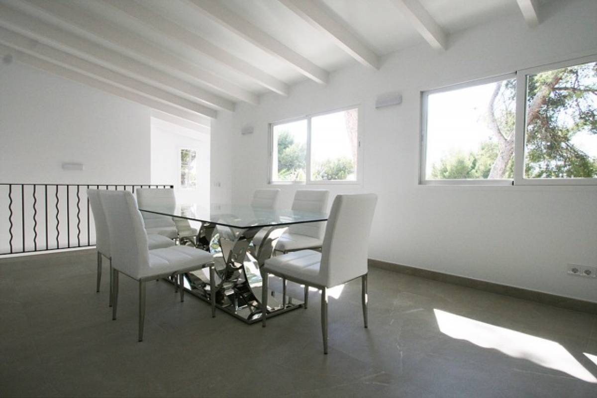 Dining 3 Portals Nous