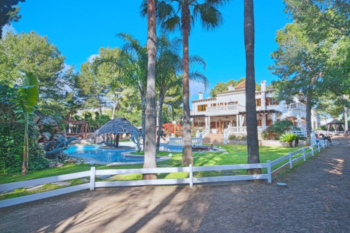 Exclusive-villa-in-the-heart-of-portals-nous-14 Portals Nous