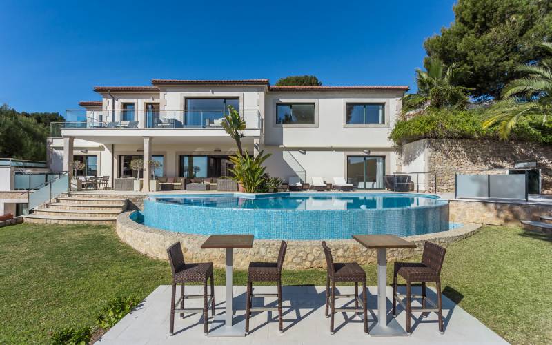 Luxury Sea View Villa in Sought-after Bendinat for sale in Mallorca