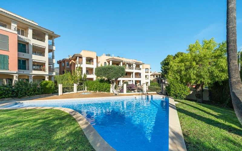 Penthouse apartment in sought-after Bendinat complex for sale in Mallorca