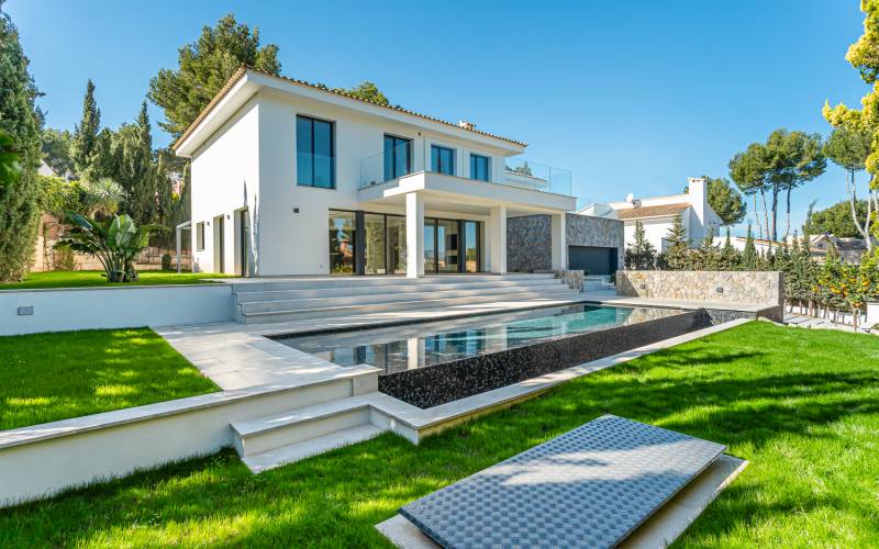 Uniquely reformed villa in Nova Santa Ponsa for sale in Mallorca