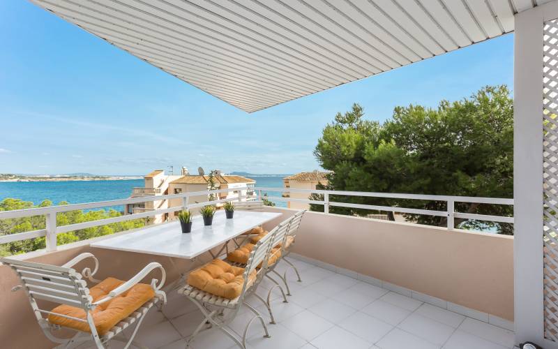 2 bedroom property with sea views in Illetas for sale in Mallorca