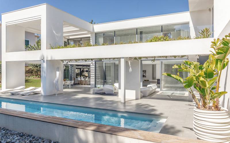Modern, luxury villa in the centre of Portals Nous for sale in Mallorca