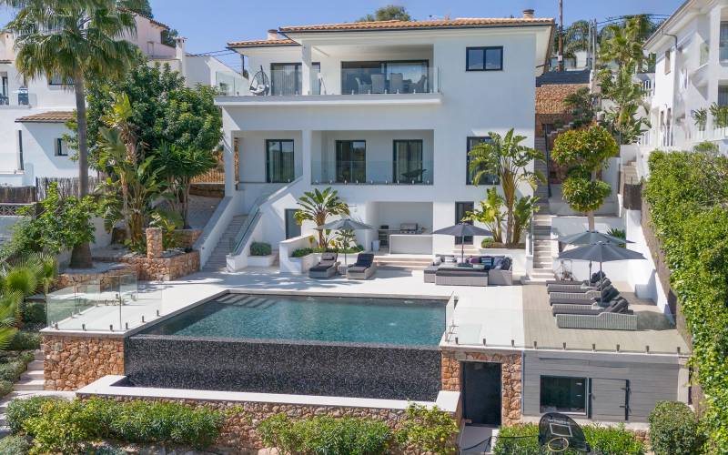 Beautifully reformed villa in the center of Portals Nous for sale in Mallorca