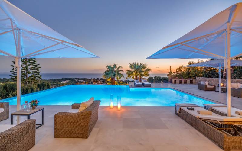 Stunning modern villa with sea views in Anchorage Hill for sale in Mallorca