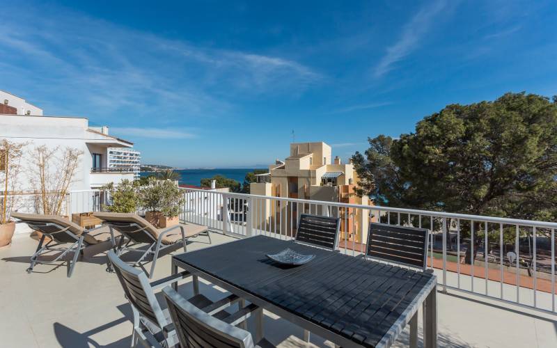 Reformed penthouse with sea views in Palmanova for sale in Mallorca
