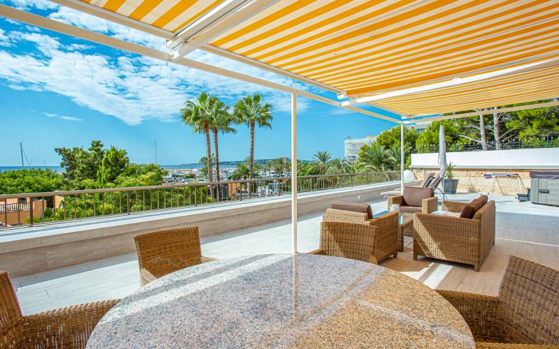 Modern and completely reformed apartment in Silverpoint for sale in Mallorca