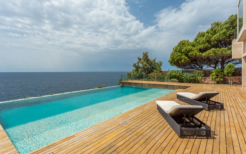 Frontline villa in Cala Pi for sale in Mallorca