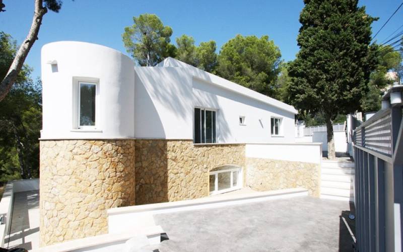 Modern, new house in walking distance of Portals Nous village for sale in Mallorca